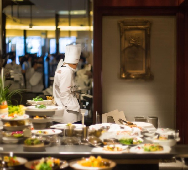 广州四季酒店餐饮部管理员，匠心筑梦，舌尖上的四季服务艺术